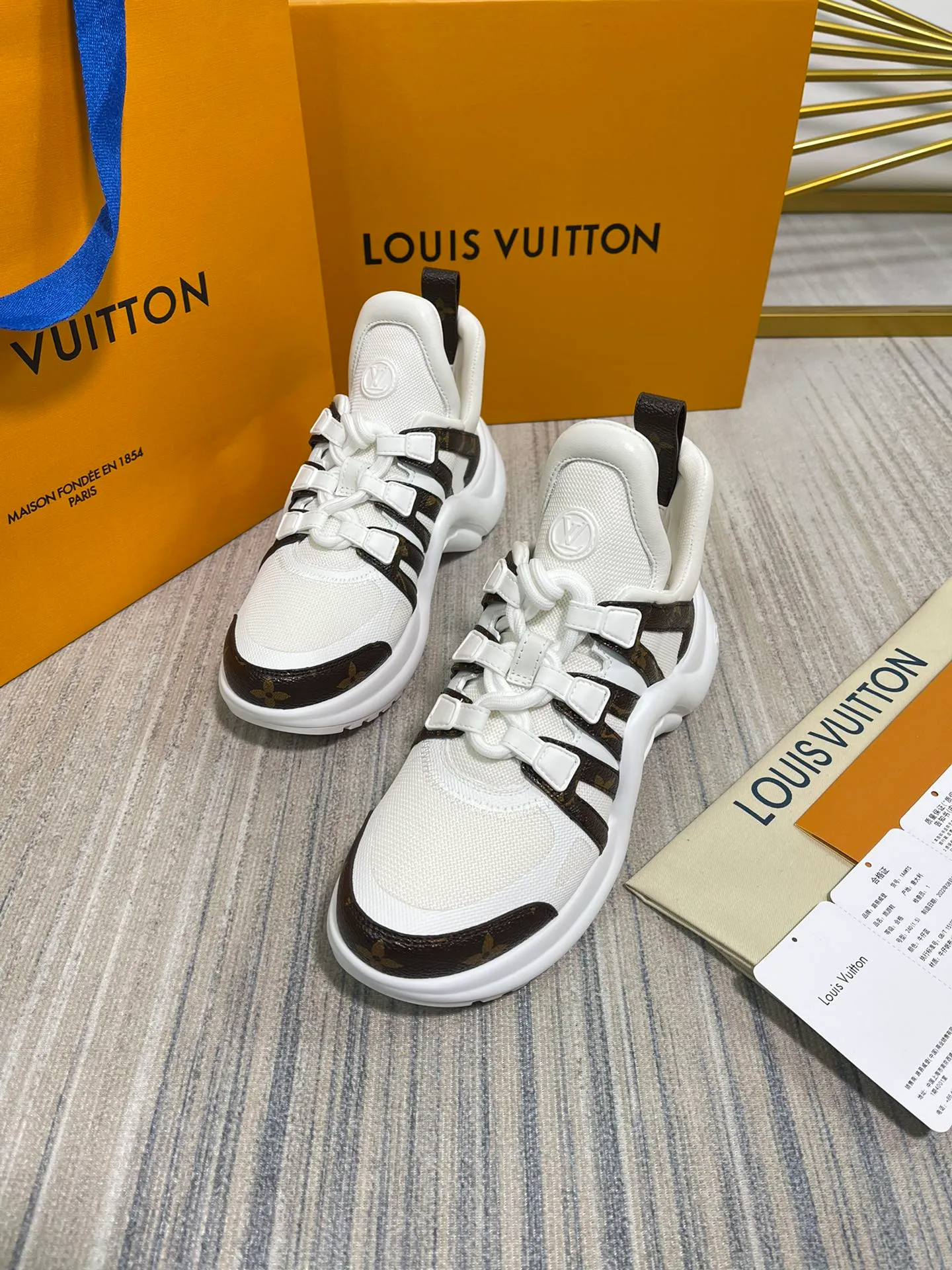 👟👟Ex-factory price pP720💯💯Women's shoes, women's clothing Louis Vuitton 2022ss LV's new Archlight series new color matching dad shoes. The boss ordered three pairs of yb shoes at the first time. The counters are not on sale. We are definitely the first to get the genuine products developed by the entire network. The material of each color matching is exclusively customized from the original version, which is consistent with the authentic product. The sole is YB molded high-elastic foam sole. The mold fee is as high as tens of thousands. The upper is made of high-tech fabric to create a soft and elastic upper. The materials and methods are consistent with YB. 35-40 (40.41 can be customized without return or exchange)